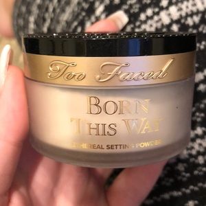 Too faced setting powder